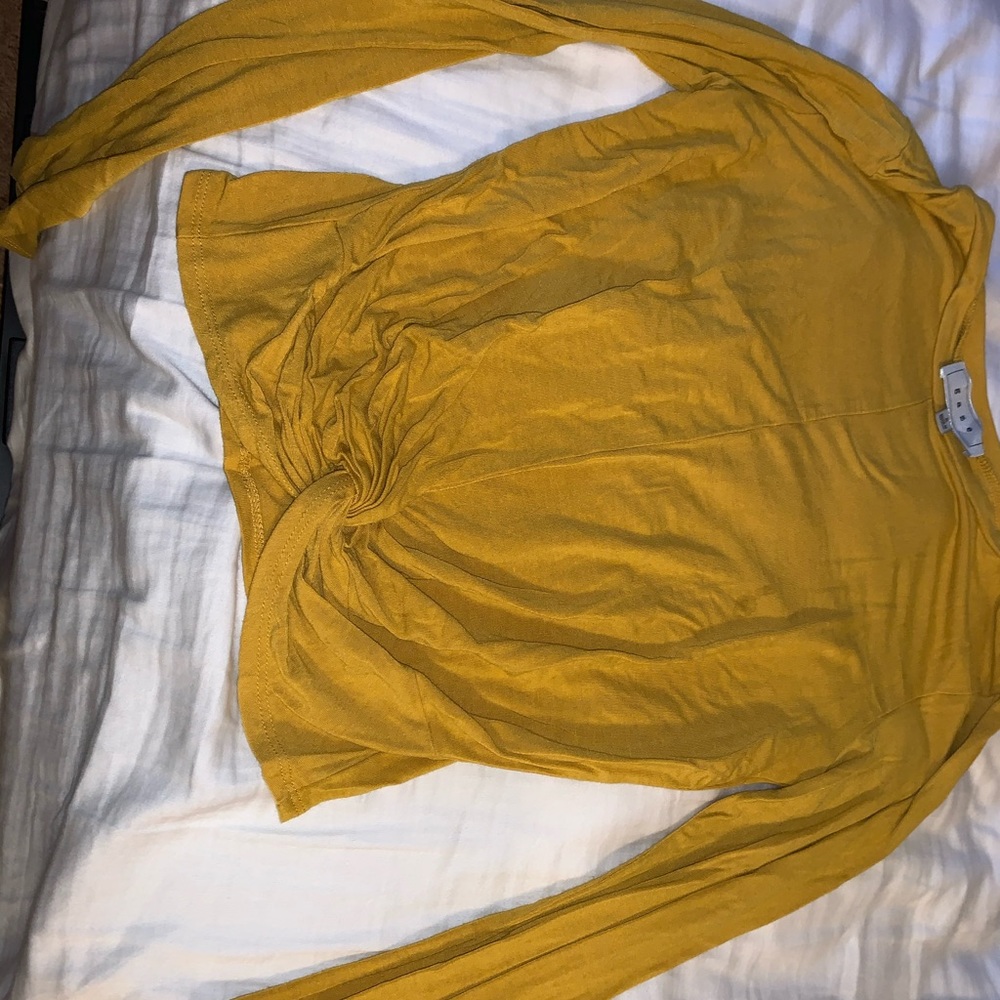 Yellow long sleeve Crop shirt knotted front!